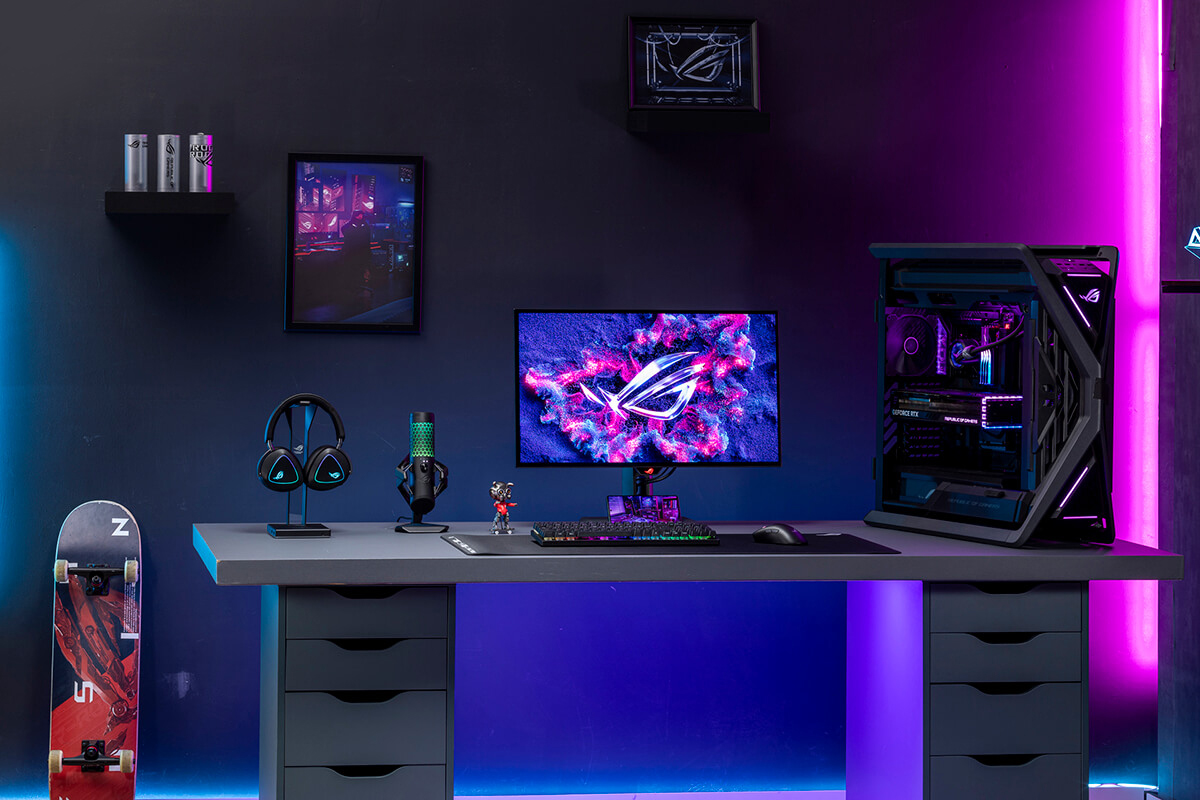 ROG Gaming-Setup mit Peripheriegeräten, Monitor und Gaming-PC