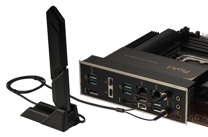 Rückseite des ProArt Z890-Creator WiFi mit WiFi 7 Q-Antenne